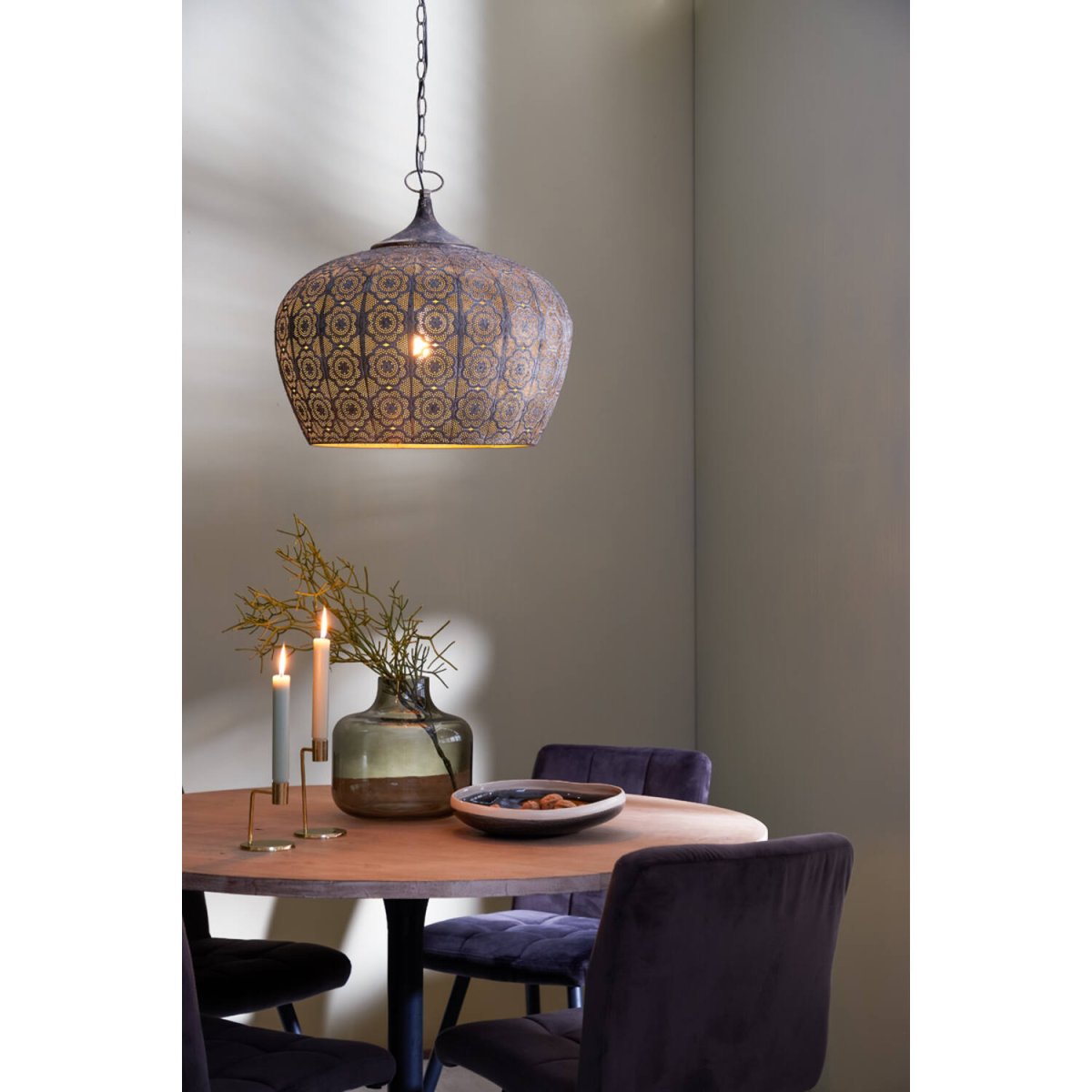 Emine Ø52 Brons taklampa från Light & Living - Emine &auml;r en elegant taklampa i metall med en brunguldig finish och ett detaljerat stansat m&ouml;nster.