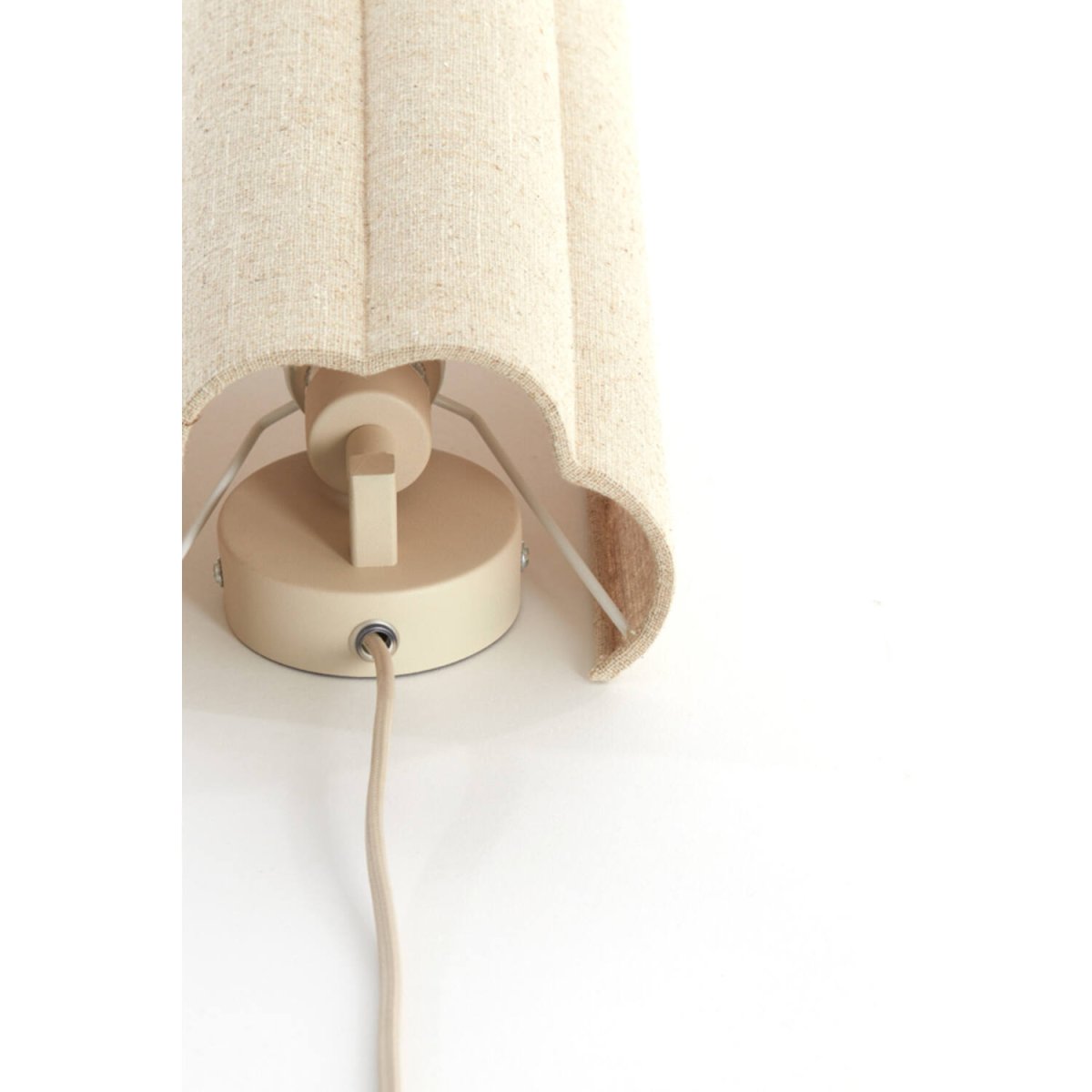 Fringe 30cm Beige vägglampa från Light & Living - Fringe &auml;r en stilren v&auml;gglampa med en sk&auml;rm i naturf&auml;rgat linne.