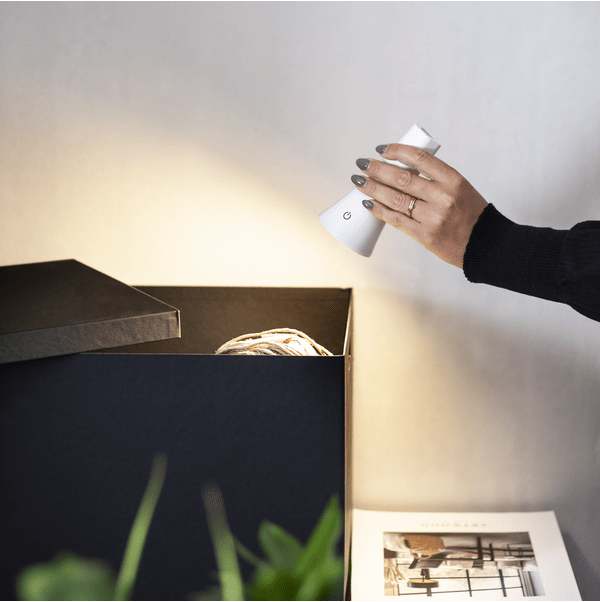 Functional 38cm Vit portabel från Star Trading - Lampan har touchfunktion f&ouml;r justering av ljusstyrka och val av LEDf&auml;rg, kallvit, varmvit eller daylight.