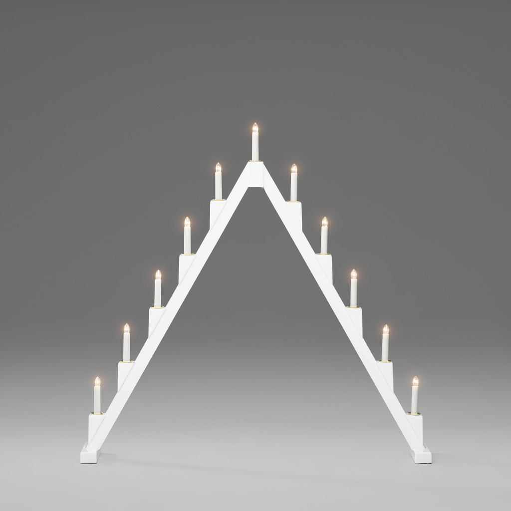 Elljusstake 11ljus vikbar Vit från Konstsmide - Vikbar elljusstake med 11 ljus, tillverkad av vitm&aring;lat tr&auml;, dekorerad med m&auml;ssingsringar runt varje ljus f&ouml;r en elegant touch.