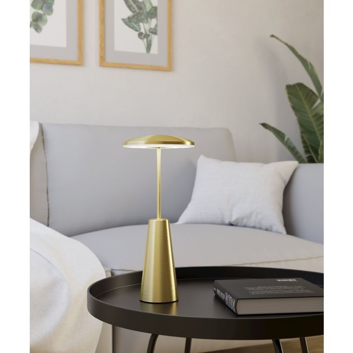Piccola 28cm Borstad mässing portabel från Eglo - Tack vare IP54-klassning &auml;r den t&aring;lig mot vattenst&auml;nk och l&auml;mpar sig f&ouml;r b&aring;de inomhus- och utomhusbruk.
