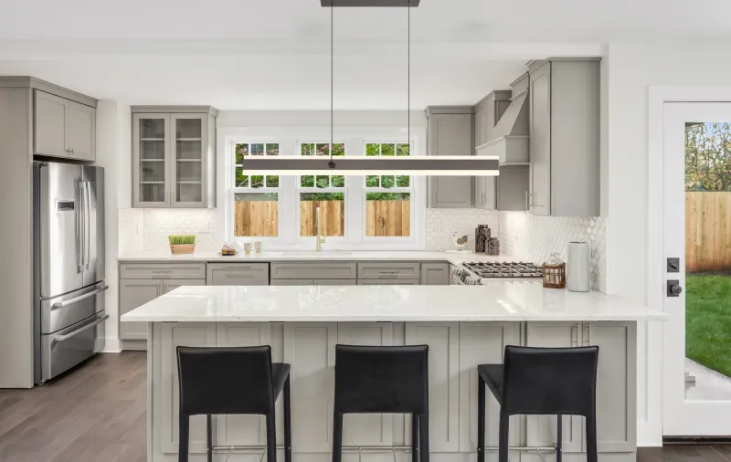 Gebaldo 96cm Titan taklampa från Globo Lighting - Med sin unika kombination av modern design och h&ouml;gkvalitativa material blir denna takpendel en riktig blickf&aring;ngare och en elegant detalj i varje rum.