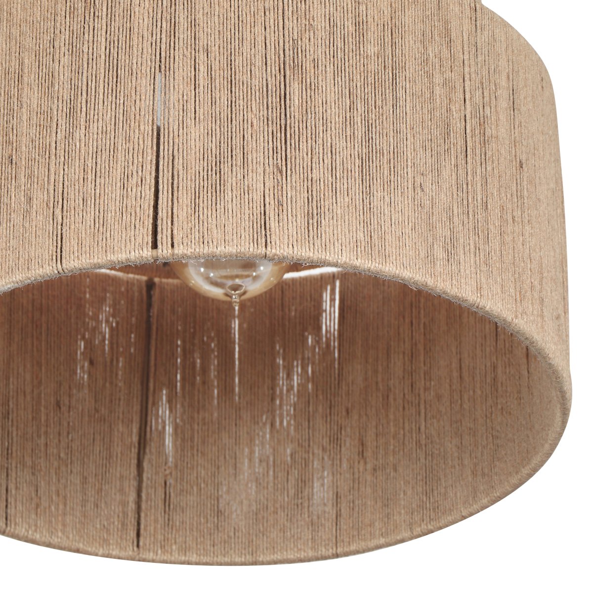 Smilla Ø30 Natur plafond från Trio Lighting - Med sin eleganta kombination av naturlig jute och svart matt metall balanserar Smilla rustik charm med modern design &ndash; en perfekt detalj f&ouml;r en stilfull och harmonisk inredning.