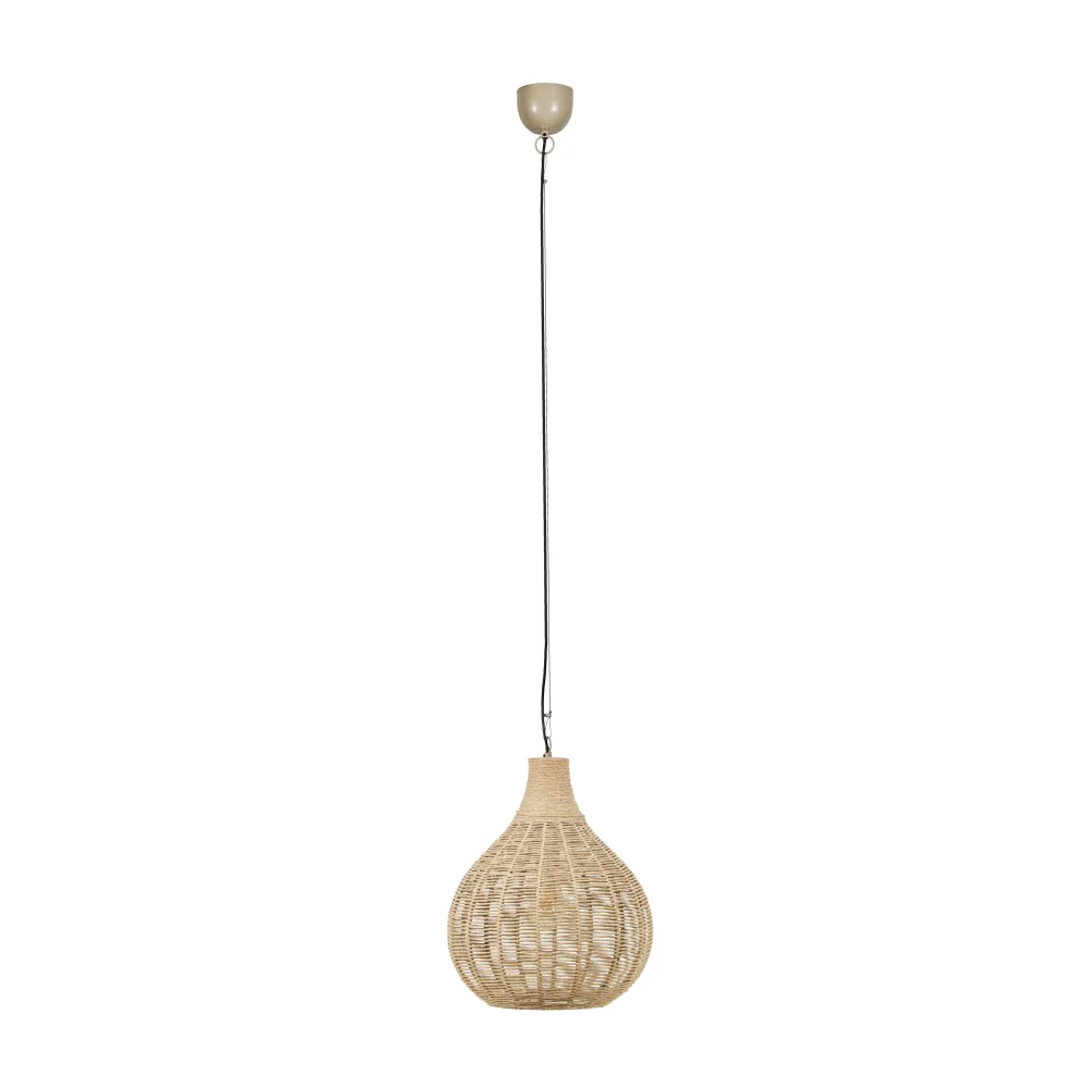 Janne Ø35 Natur taklampa från Trio Lighting - Med sina mjuka, naturliga jutetoner och rottingliknande look sm&auml;lter Janne harmoniskt in i olika inredningsstilar och ger rummet en varm och inbjudande k&auml;nsla &ndash; perfekt f&ouml;r ett modernt och elegant hem.