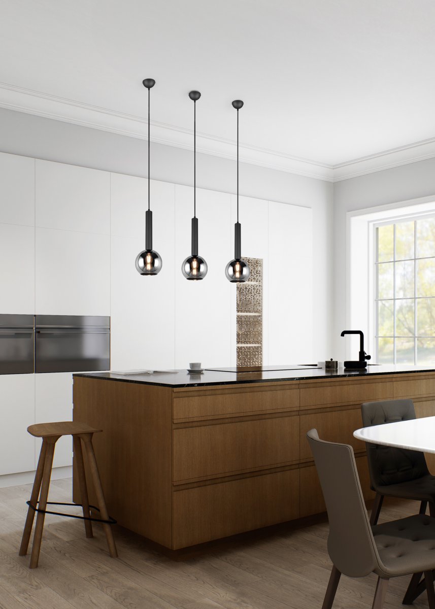 Clayton Ø20 Rökgrå taklampa från Trio Lighting - Med sin tidl&ouml;sa form blir den en naturlig mittpunkt i ditt hem.