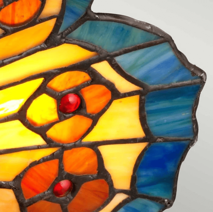 Butterfly 23cm Flerfärgad från Elstead Lighting - Varje lampa &auml;r tillverkad med Tiffany-stilens glaspaneler, individuellt arrangerade f&ouml;r att framh&auml;va fj&auml;rilens livfulla f&auml;rger.