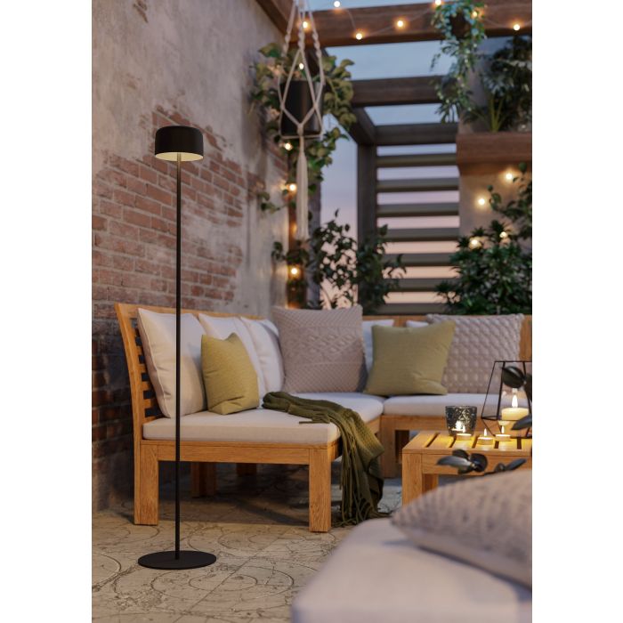 Roccanova 120cm Svart solcellslampa från Eglo - Roccanova &auml;r en stilren, solcellsdriven golvlampa som kombinerar form och funktion f&ouml;r b&aring;de inom- och utomhusbruk.