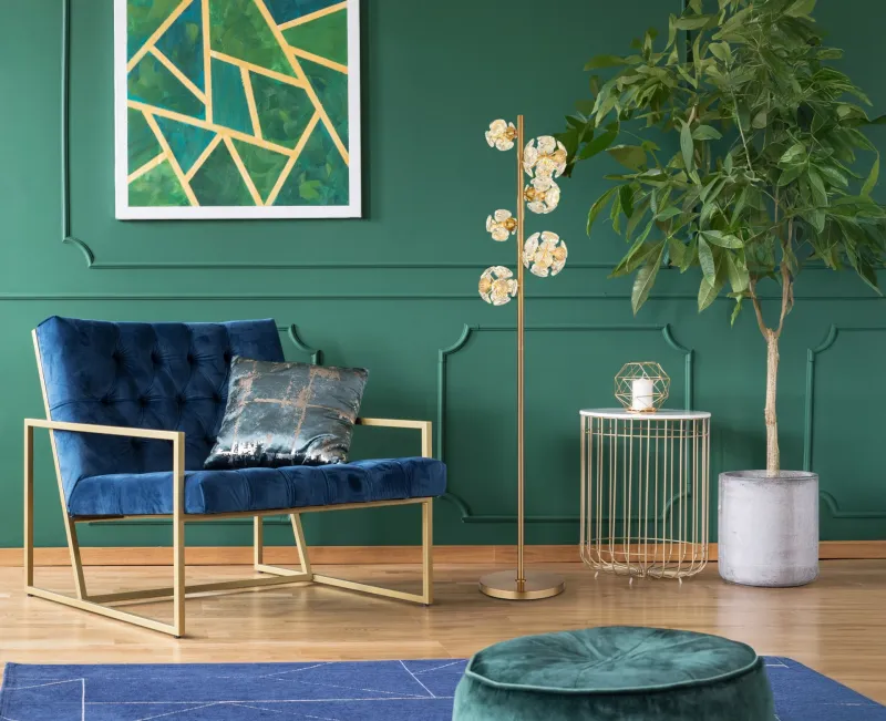 Virina Guld golvlampa från Globo Lighting - Med en perfekt balans mellan modern design och funktionalitet blir Virina ett lyxigt blickf&aring;ng som f&ouml;rh&ouml;jer rummets karakt&auml;r och skapar unika ljusmoment.