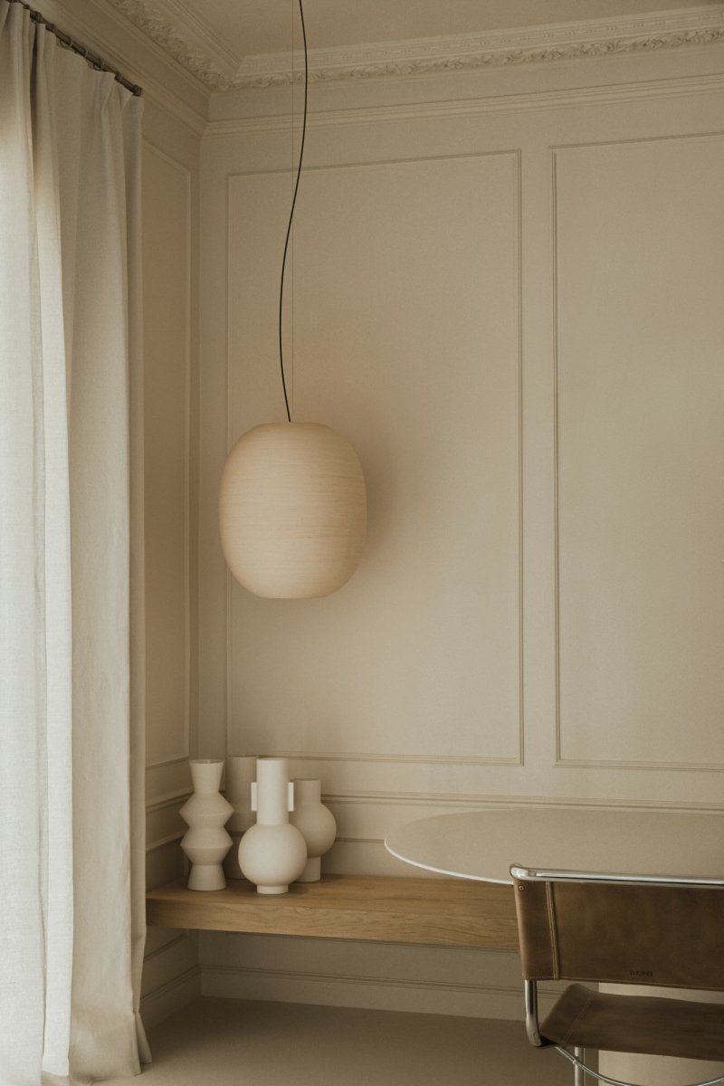 Tierra Ø47 Beige taklampa från Faro Barcelona - Tierra 470 &auml;r en pendellampa designad av H&eacute;ctor Serrano, tillverkad med 3D-printad PLA och &aring;tervunnen tallcellulosa &ndash; ett bioplastmaterial med unik, oregelbunden textur.