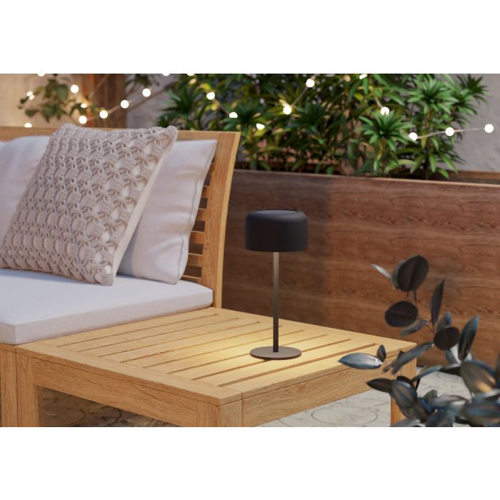 Roccanova 30cm Svart solcellslampa från Eglo - Roccanova &auml;r en stilren, solcellsdriven bordslampa som kombinerar form och funktion f&ouml;r b&aring;de inom- och utomhusbruk.