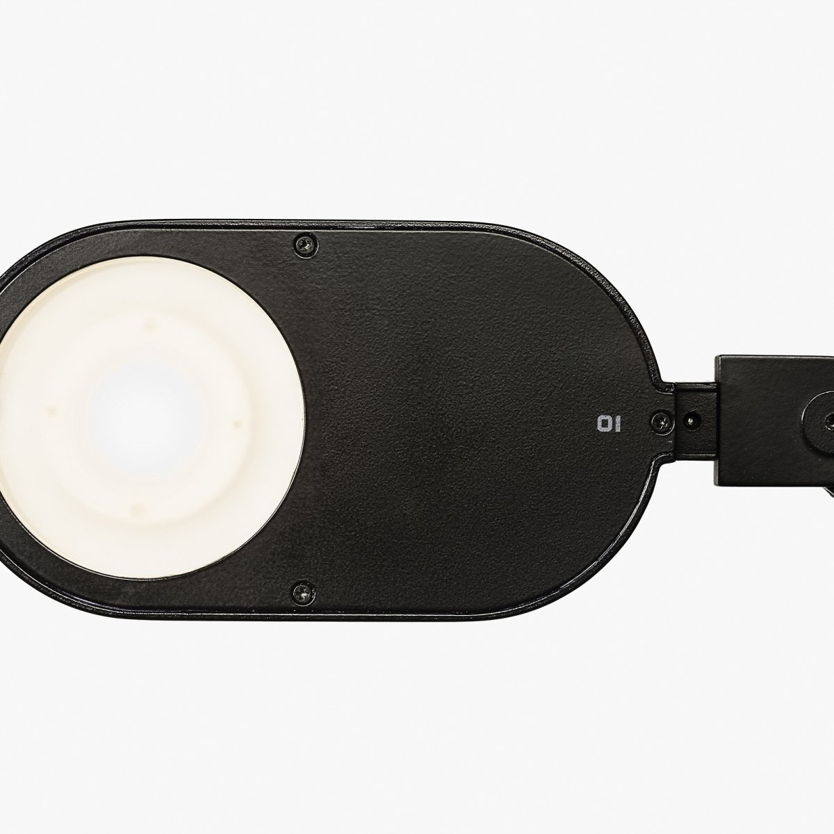 Inviting 86cm Svart klämlampa från Faro Barcelona - Lampans huvud &auml;r justerbart b&aring;de horisontellt och vertikalt, och ljuset &auml;r dimbart.