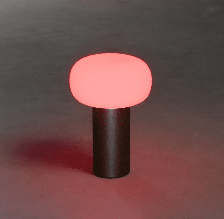 Antibes 20cm Svart portabel från Konstsmide - Ut&ouml;ver det &auml;r lampan utrustad med RGB f&auml;rger s&aring; du kan v&auml;lja mellan sju olika f&auml;rger, t.