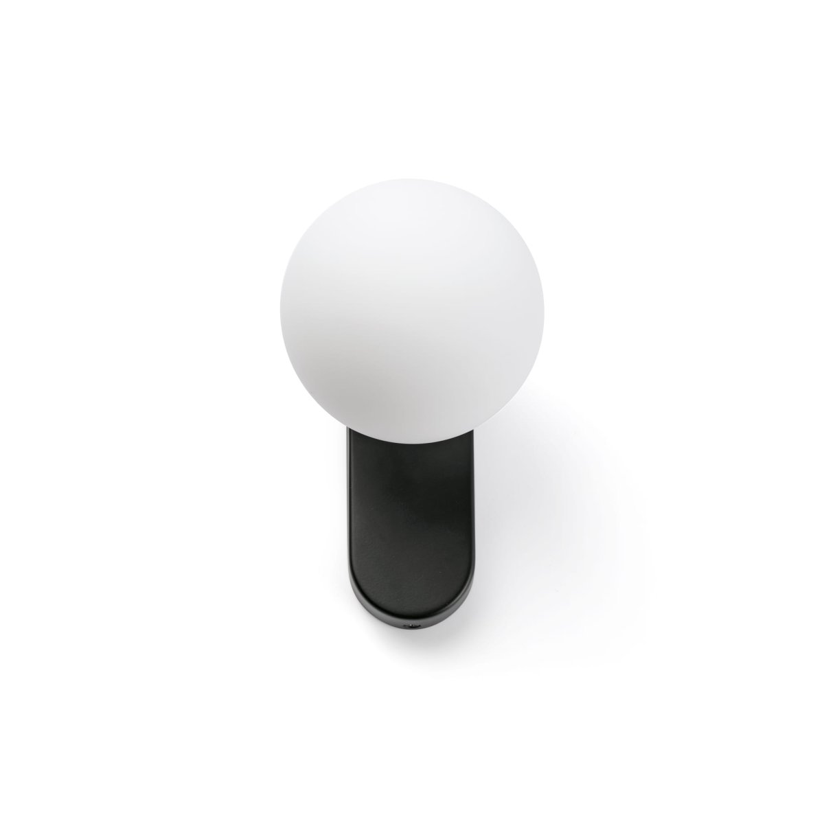 Mabe 16cm Svart badrumslampa från Faro Barcelona - Mabe &auml;r en v&auml;gglampa i matt svart som f&ouml;renar modern design med praktisk funktion.