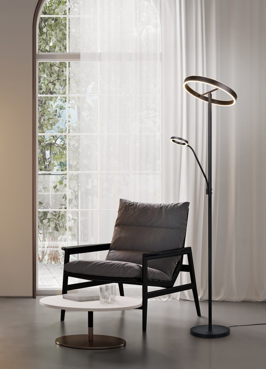 Willis Svart golvlampa från Trio Lighting - B&aring;da ljusk&auml;llorna kan styras separat, och b&aring;de ljusf&auml;rg och ljusstyrka justeras individuellt f&ouml;r optimal komfort.