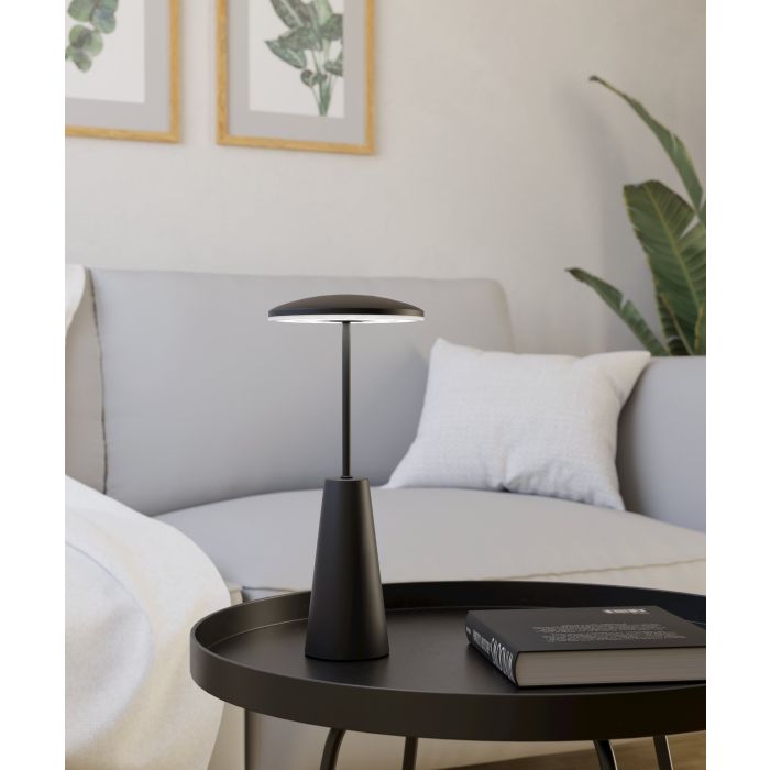 Piccola 28cm Svart portabel från Eglo - Tack vare IP54-klassning &auml;r den t&aring;lig mot vattenst&auml;nk och l&auml;mpar sig f&ouml;r b&aring;de inomhus- och utomhusbruk.