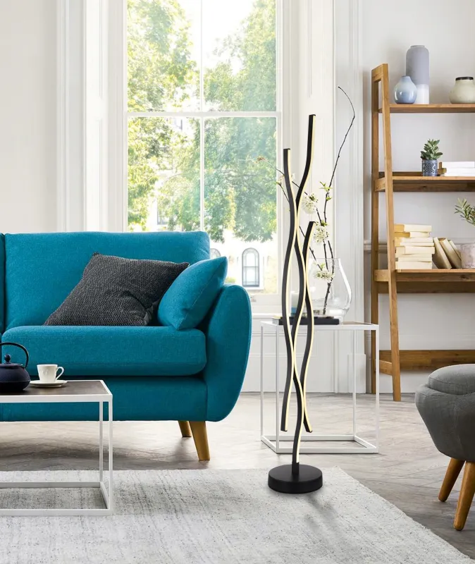 Geronimo Svart golvlampa från Globo Lighting - Geronimo &auml;r det perfekta valet f&ouml;r dig som s&ouml;ker en kombination av modern estetik och funktionell belysning.