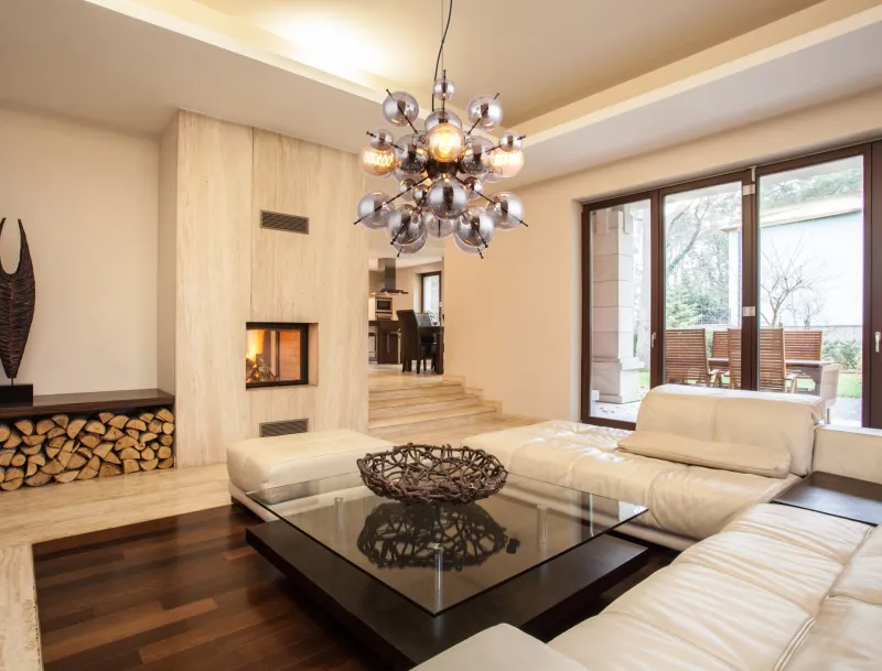 Udo Ø50 Rökfärgad taklampa från Globo Lighting - Dess unika design imponerar med en rund form d&auml;r eleganta metallst&auml;nger sammanl&auml;nkas med dekorativa kulor i olika storlekar.