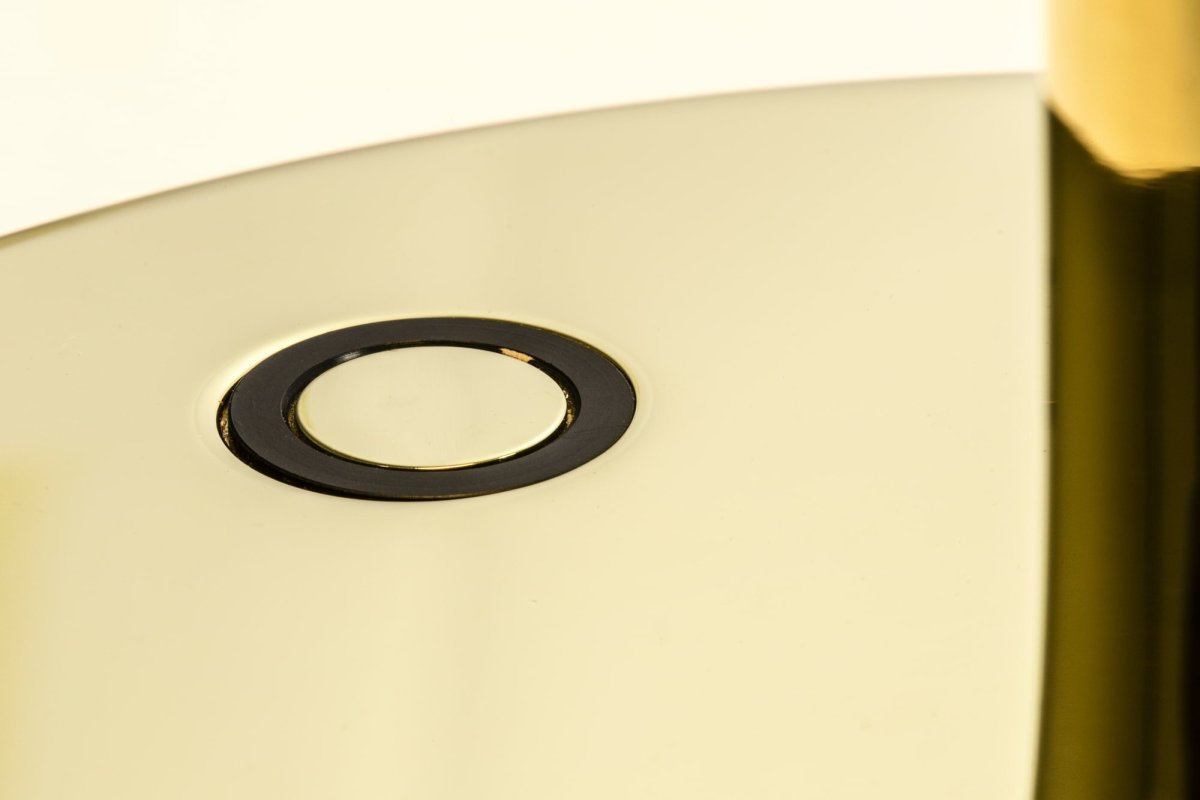 Le Vita 58cm Guld bordslampa från Faro Barcelona - Le Vita &auml;r en exklusiv lampserie formgiven av Nahtrang, d&auml;r enkelhet och elegans m&ouml;ts i en tidl&ouml;s design.