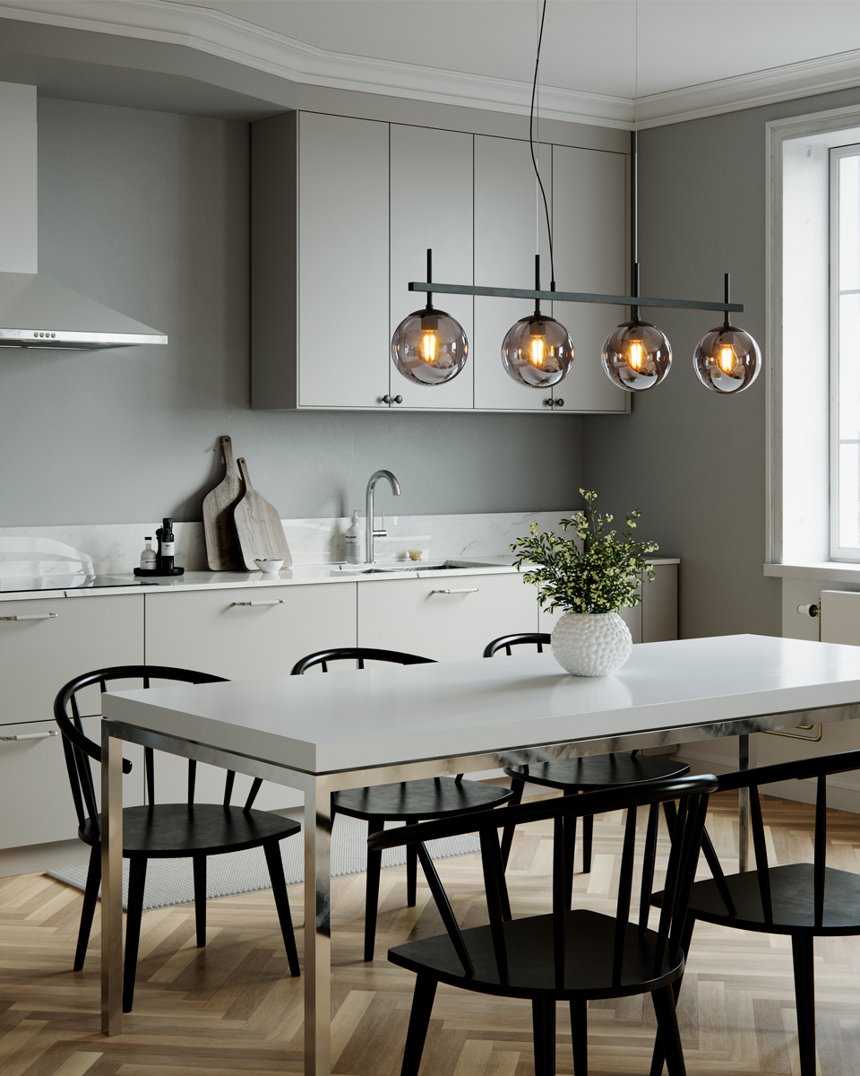 Boyle 117cm Rökfärgad taklampa från By Rydéns - Med en l&auml;ngd p&aring; 117 cm och en diameter p&aring; 18 cm p&aring; glaset, passar den perfekt &ouml;ver ett stort matbord eller en bardisk.