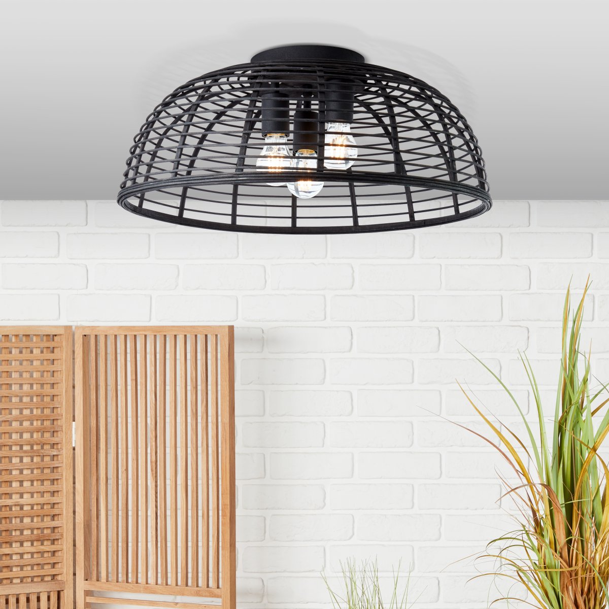 Crosstown Ø56 Svart plafond från Brilliant - Taklampan Crosstown sprider ett inbjudande och behagligt ljus och passar b&aring;de i matsal och hall.