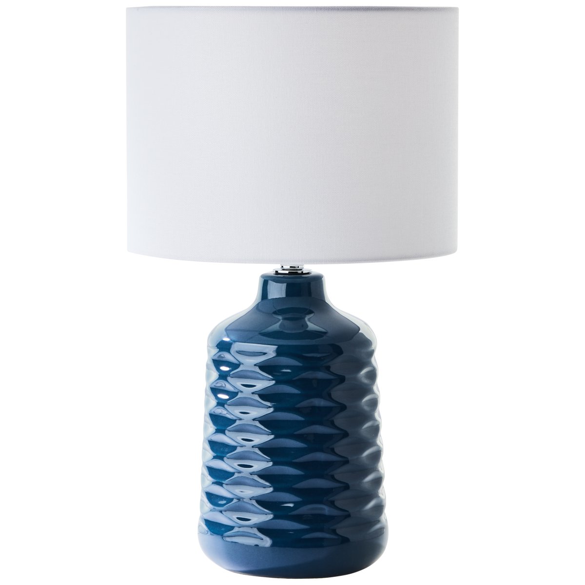 Ilysa 42cm Blå bordslampa från Brilliant - Denna dekorativa bordslampa passar perfekt som nattdukslampa eller f&ouml;r att skapa en mysig atmosf&auml;r p&aring; byr&aring;er och f&ouml;nsterbr&auml;dor.