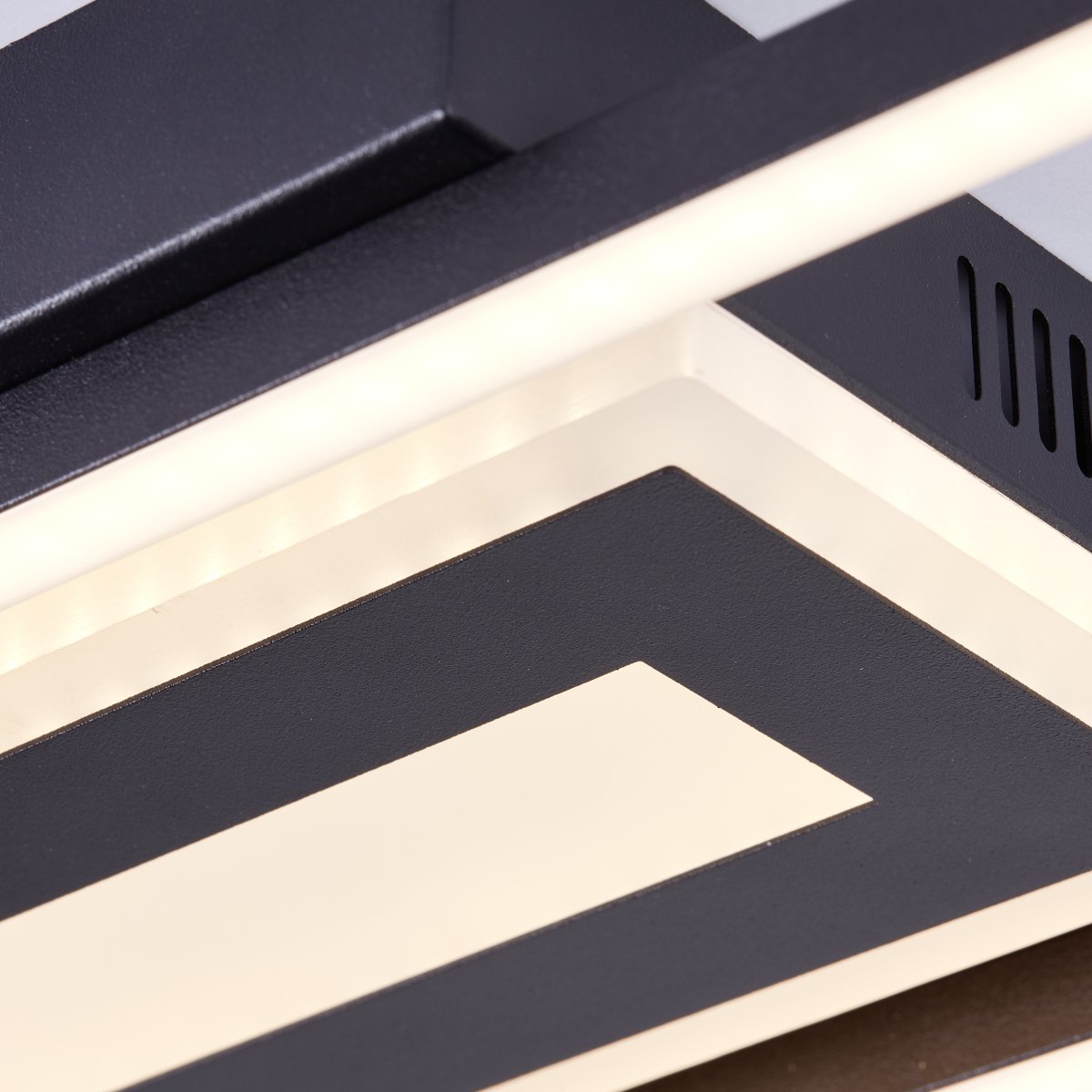 Besson 55cm Svart plafond från Brilliant - Den passar utm&auml;rkt i matsalen eller kanske p&aring; kontoret.