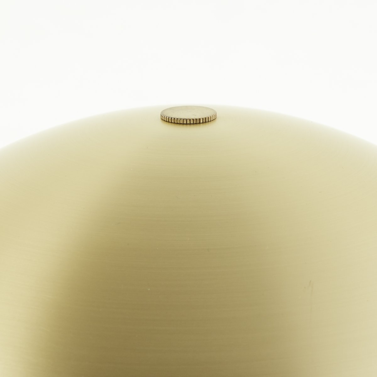 Sigrun 33cm Mattguld bordslampa från Brilliant - Sigrun bordslampa &auml;r en stilren och elegant lampa tillverkad i metall med en modern mattguldfinish.