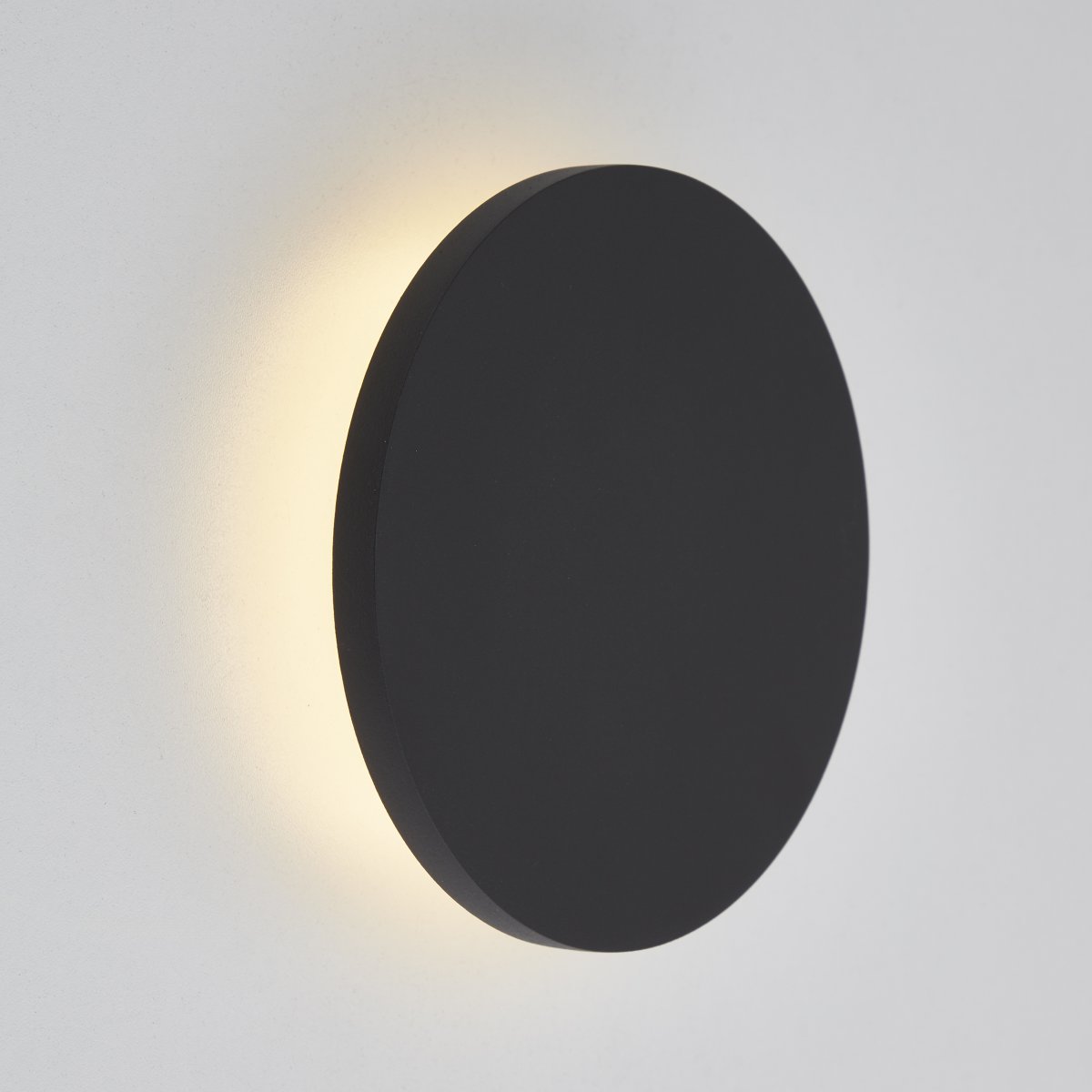 Shadow Ø15 Sandsvart vägglampa från Brilliant - Sahdow LED-v&auml;gg- och taklampa kombinerar stil och funktionalitet med sin eleganta design i aluminium och metall i sandsvart f&auml;rg.