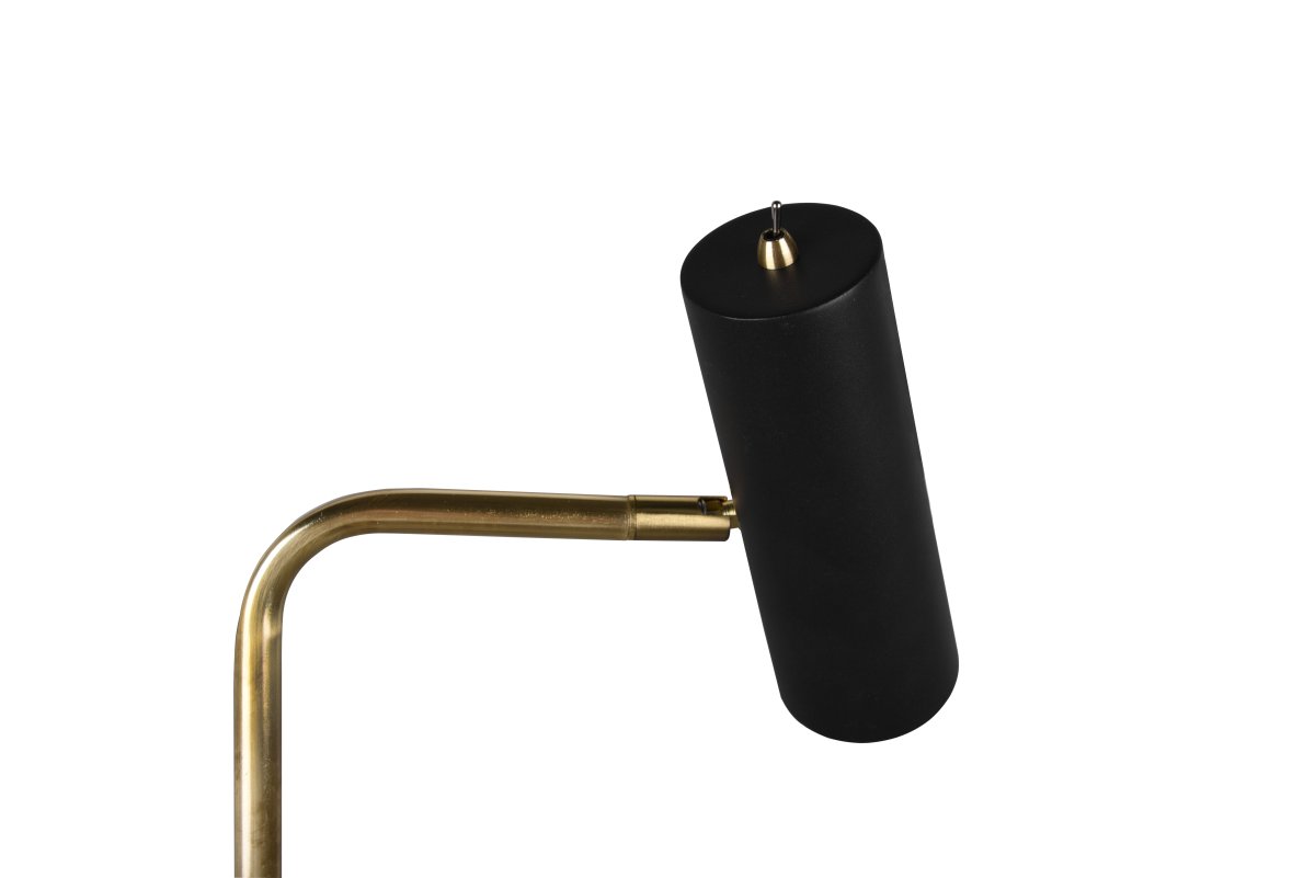 Marley Matt mässing golvlampa från Trio Lighting - Den minimalistiska golvlampan MARLEY med sina rena linjer och eleganta design sätter ljuset i fokus och skapar stämningsfulla accenter.