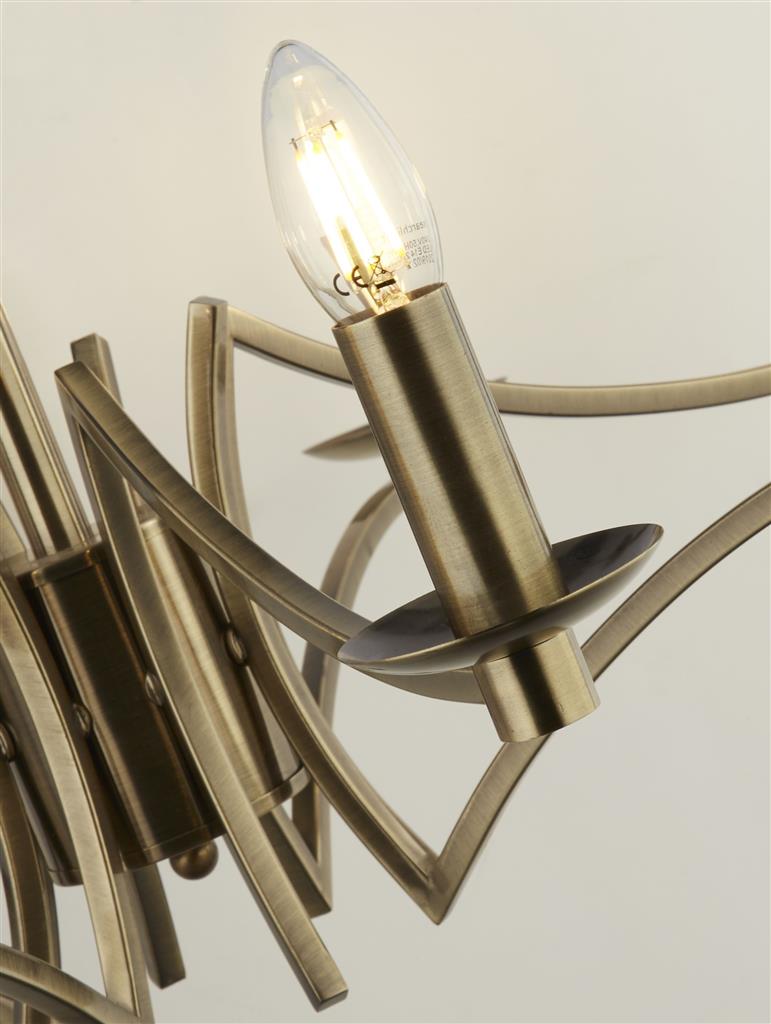 Ascot Ø72 Antikmässing taklampa från Searchlight - Ascot &auml;r en klassisk takkrona i metall med antik m&auml;ssingfinish som blir en tydlig mittpunkt i rummet.