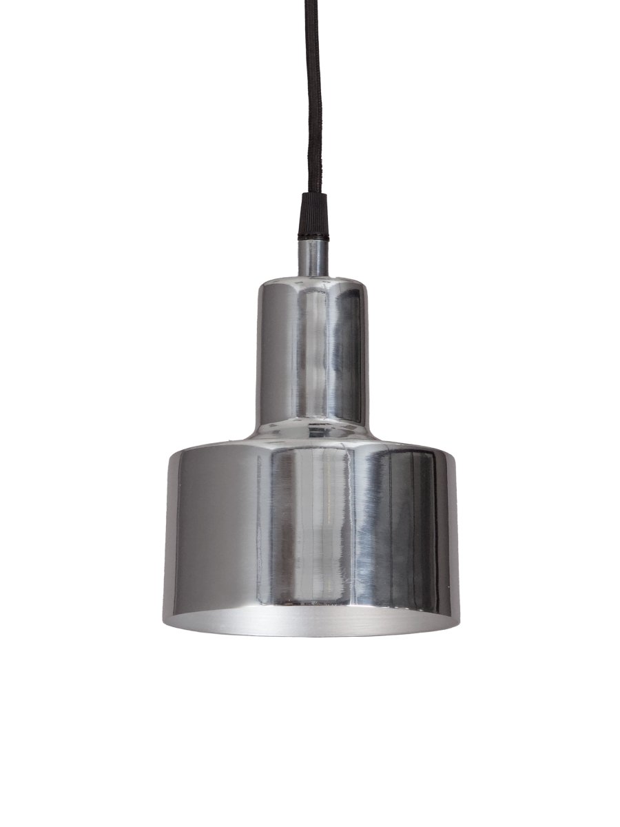 Solo Ø13 Krom fönsterlampa från PR Home - Solo &auml;r en n&auml;tt f&ouml;nsterlampa i metall med ett minimalistiskt formspr&aring;k.