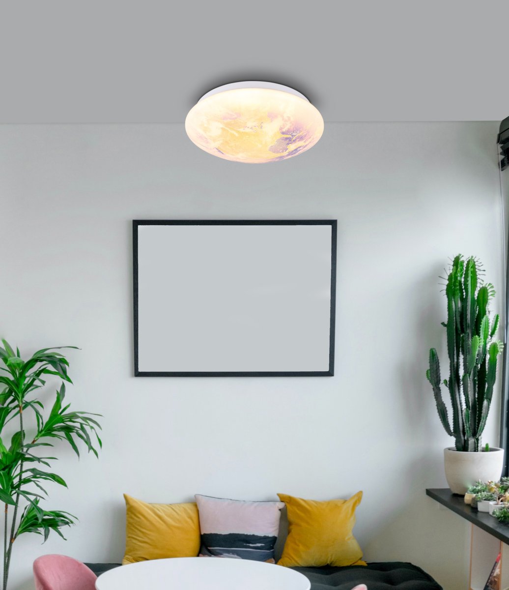 Gaia Ø26 Flerfärgad barnlampa från Globo Lighting - Gaia &auml;r en unik plafond med en detaljerad v&auml;rld och molnmotiv p&aring; sk&auml;rmen.
