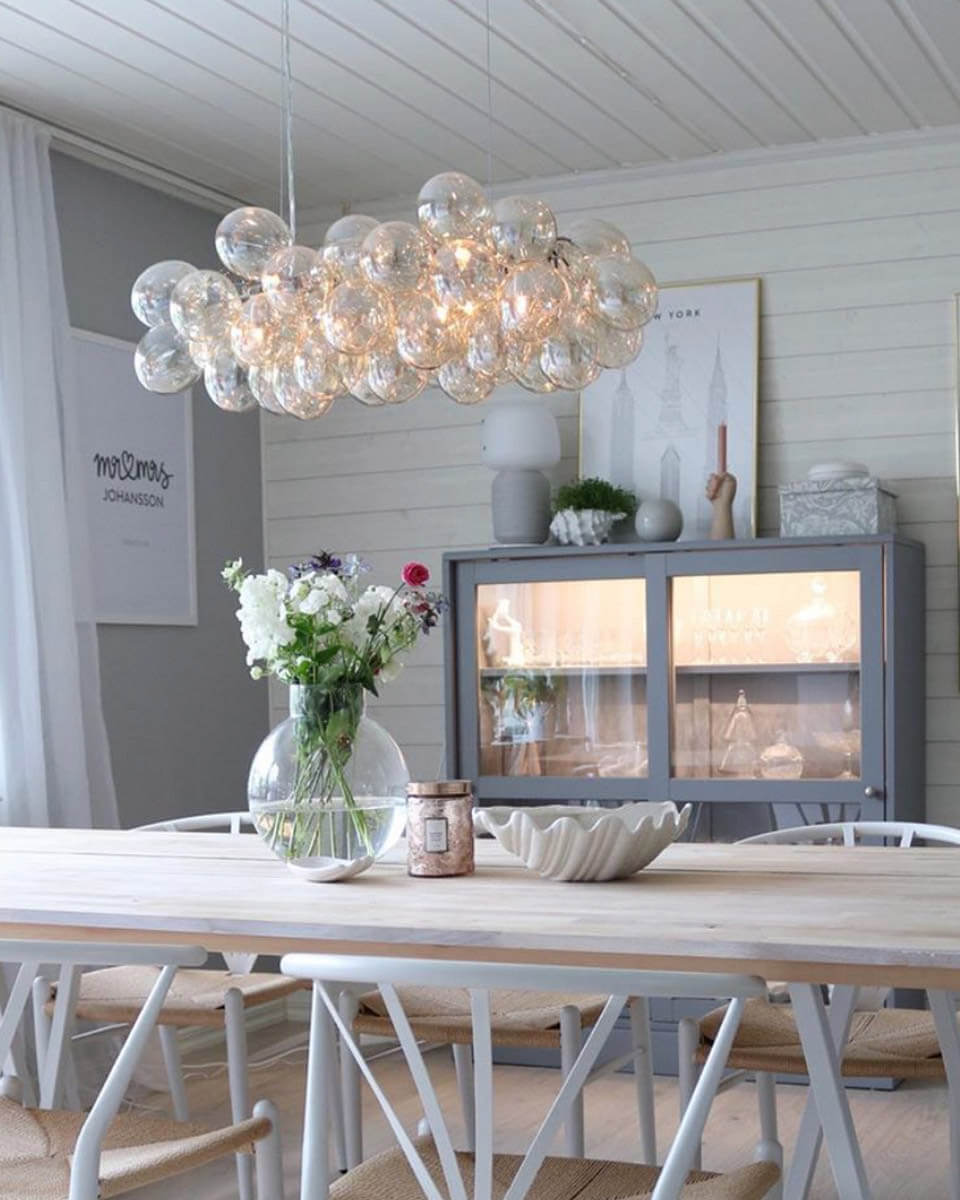 Gross Bar 80cm Amber taklampa från By Rydéns - L&auml;ngden p&aring; denna lampa &auml;r 80 centimeter och sladdl&auml;ngden &auml;r 120 centimeter men till&aring;ter dig att h&ouml;ja och s&auml;nka lampan f&ouml;r att passa in i just ditt hem.