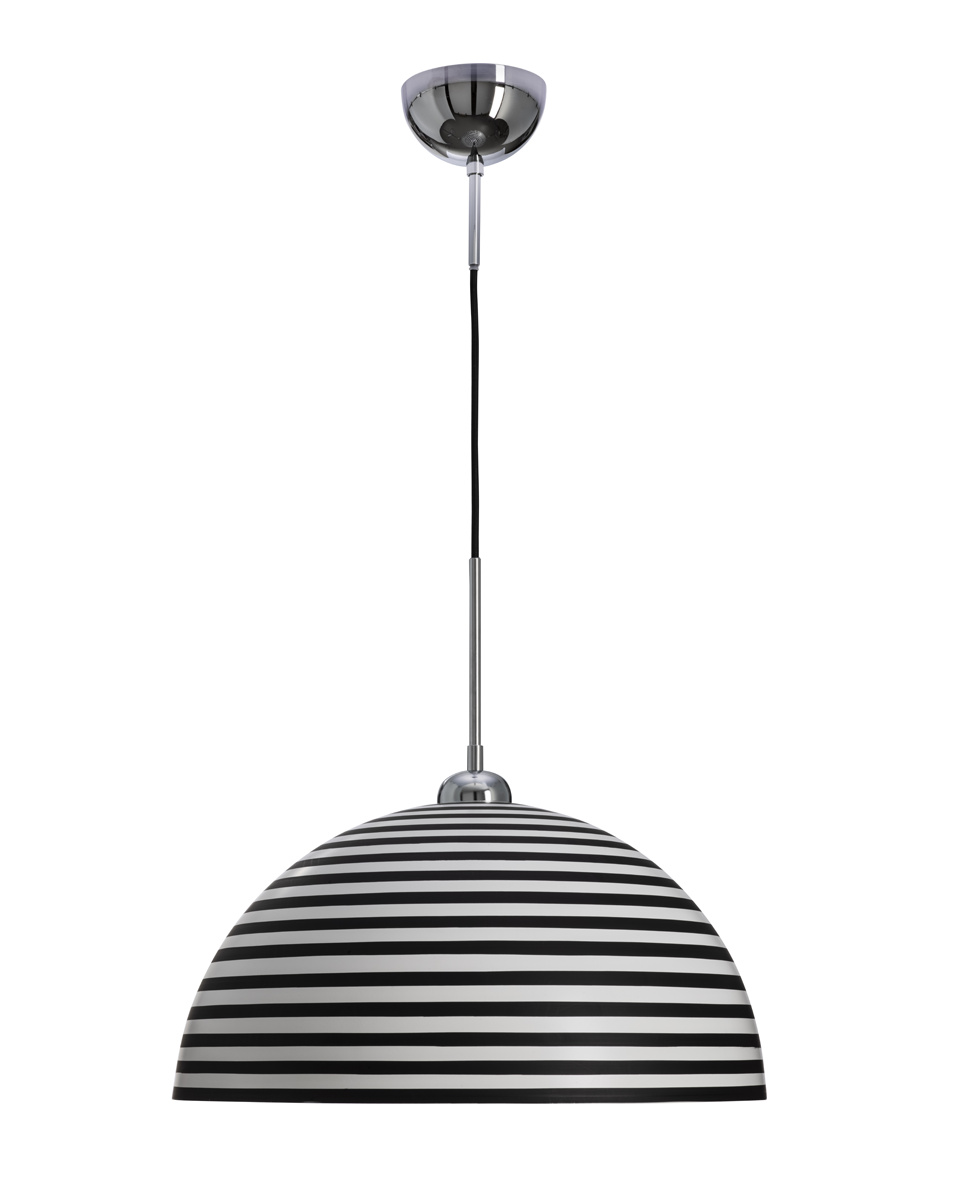 Stripe Ø45 Svart/Vit taklampa från By Rydéns - Kombinationen av det grafiska m&ouml;nstret och den silvriga insidan skapar ett elegant och effektfullt ljus som sprider en varm och inbjudande k&auml;nsla i rummet.