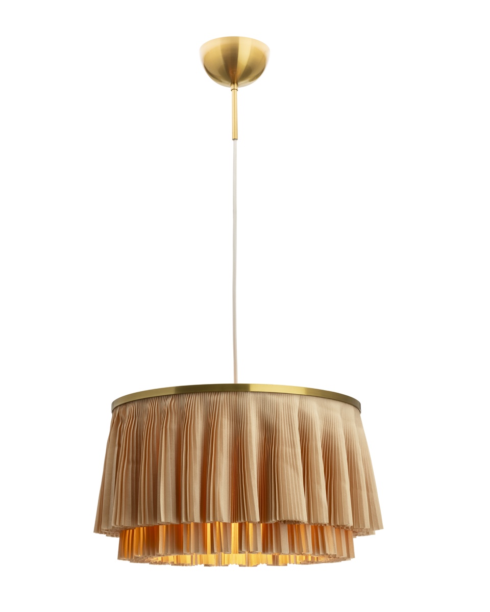 Ophelia Ø40 Beige taklampa från By Rydéns - N&auml;r lampan &auml;r t&auml;nd sprids ett mjukt och st&auml;mningsfullt ljus som skapar en varm och ombonad atmosf&auml;r i rummet.