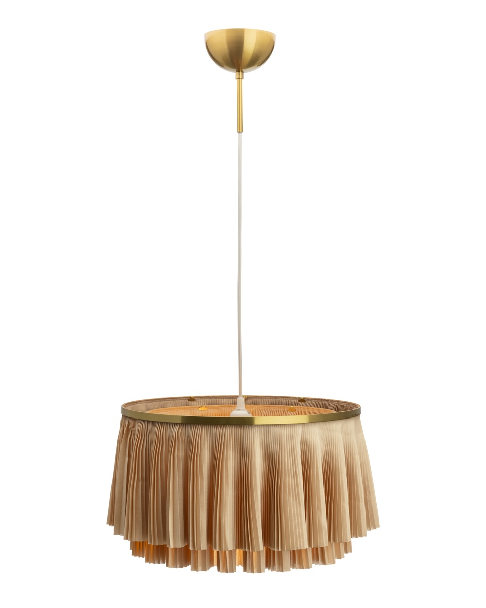 Ophelia Ø40 Beige taklampa från By Rydéns - N&auml;r lampan &auml;r t&auml;nd sprids ett mjukt och st&auml;mningsfullt ljus som skapar en varm och ombonad atmosf&auml;r i rummet.