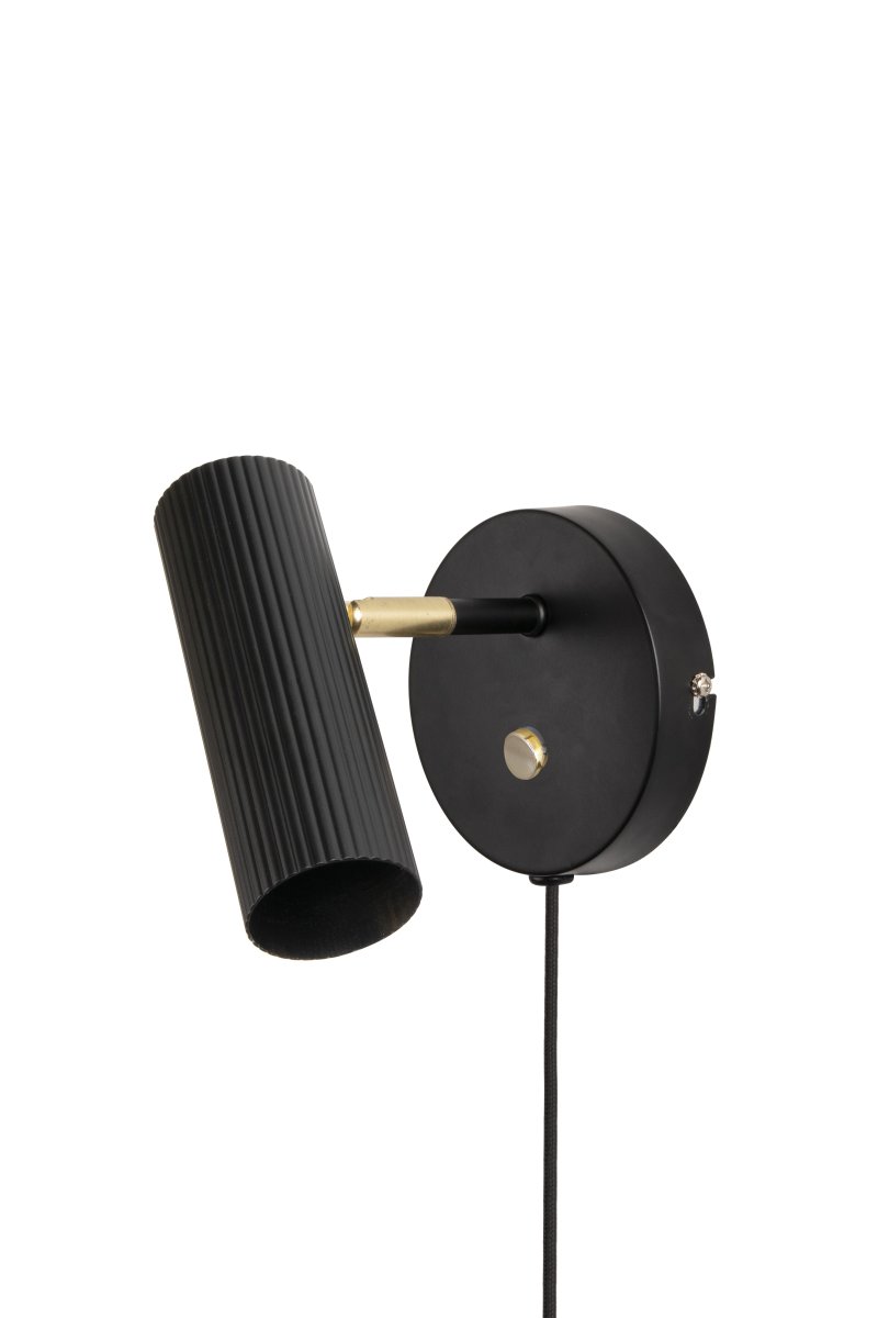 Hubble Svart läslampa från Globen Lighting - Hubble &auml;r en modern v&auml;gglampa med tubformad enkel r&auml;fflad sk&auml;rm i metall.