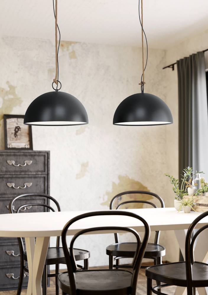 Hodsoll 125cm Svart taklampa från Eglo - Takf&auml;stet &auml;r en kombination av tr&auml; och svart metall, vilket ger en rustik och modern k&auml;nsla samtidigt.