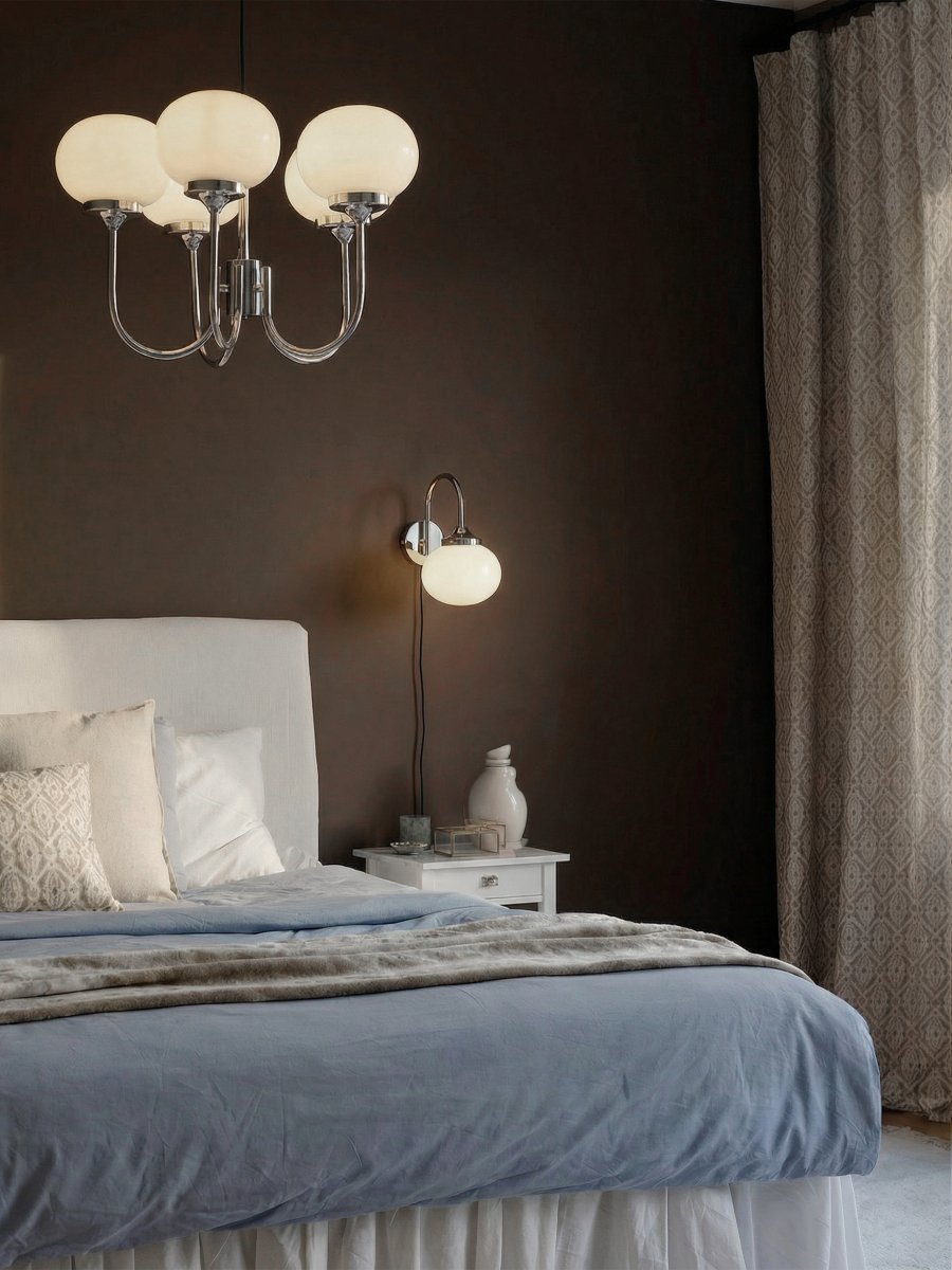 Elsy 5 Ø56 Krom taklampa från PR Home - Denna taklampa i kromad finish kombinerar tidl&ouml;s elegans med ett varmt och inbjudande ljus.