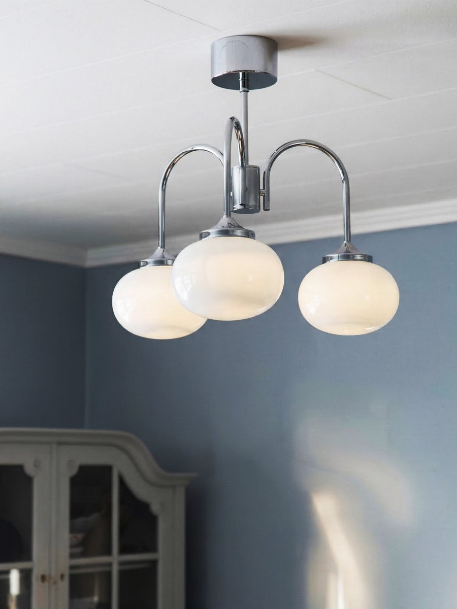 Elsy Ø52 Krom plafond från PR Home - Denna plafond i kromad finish kombinerar tidl&ouml;s elegans med ett varmt och inbjudande ljus.