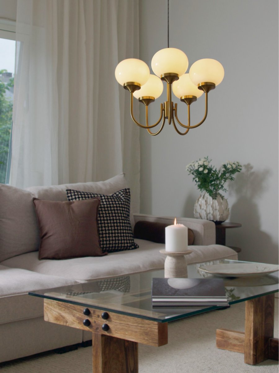 Elsy 5 Ø56 Borstad mässing taklampa från PR Home - Denna taklampa i borstad m&auml;ssingfinish kombinerar tidl&ouml;s elegans med ett varmt och inbjudande ljus.