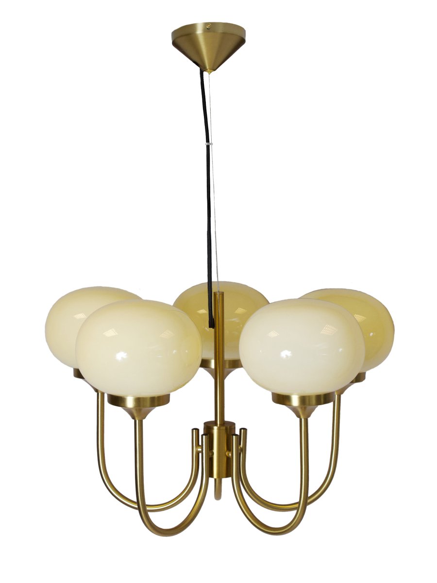 Elsy 5 Ø56 Borstad mässing taklampa från PR Home - Denna taklampa i borstad m&auml;ssingfinish kombinerar tidl&ouml;s elegans med ett varmt och inbjudande ljus.