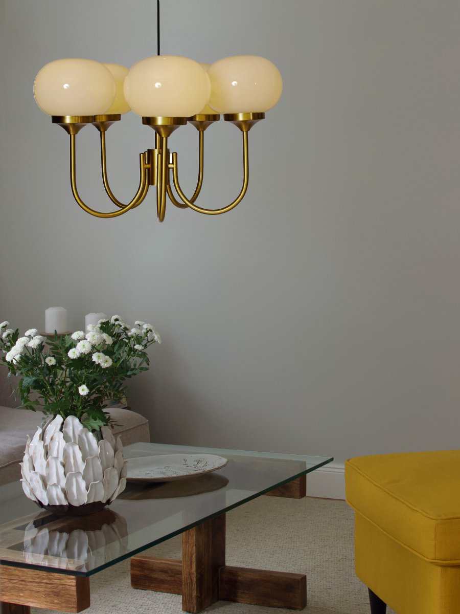 Elsy 5 Ø56 Borstad mässing taklampa från PR Home - Denna taklampa i borstad m&auml;ssingfinish kombinerar tidl&ouml;s elegans med ett varmt och inbjudande ljus.