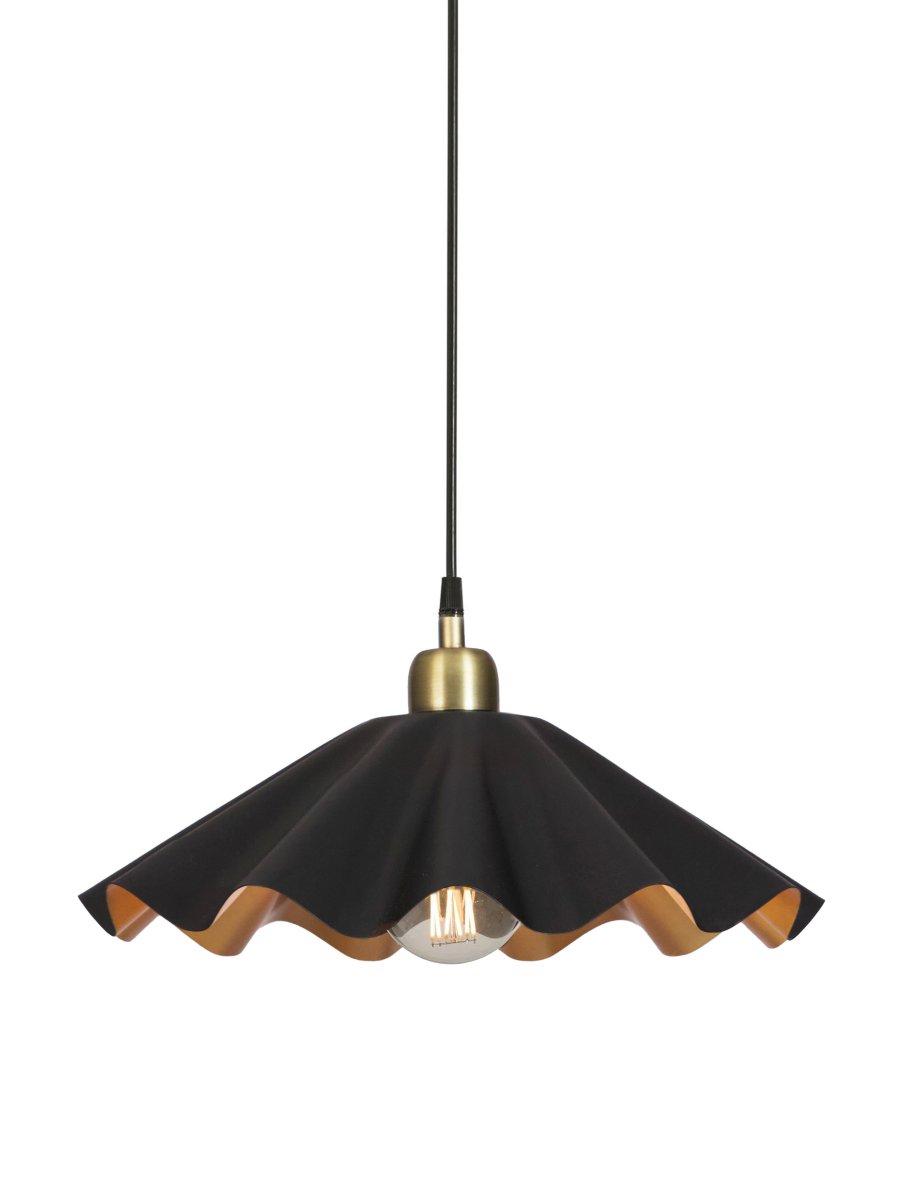 Aira Ø40 Svart taklampa från PR Home - Taklampa Aira i en mattsvart finish med m&auml;ssingf&auml;rgad insida.