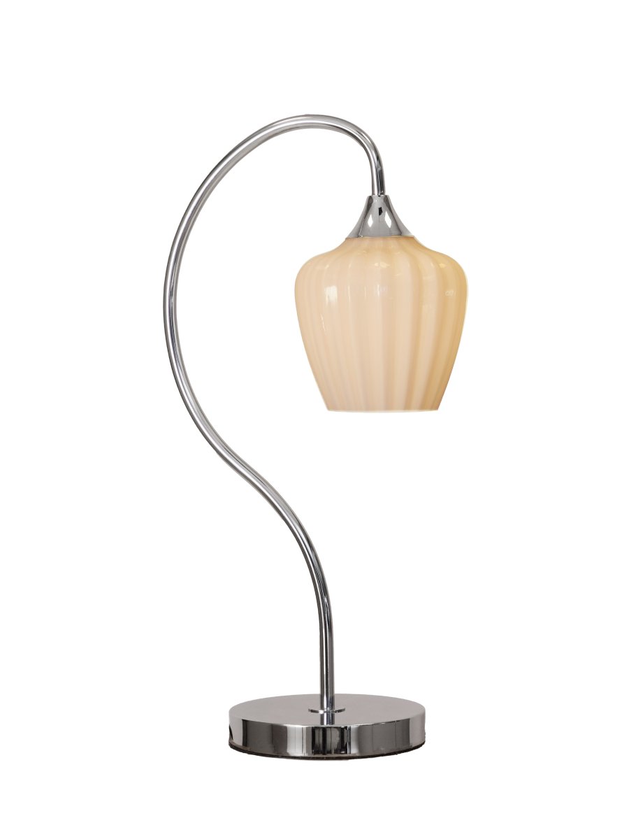 Amalfi 50cm Aprikos bordslampa från PR Home - Det r&auml;fflade glaset i en varm aprikosf&auml;rgad ton kombineras med en blank kromf&auml;rgad fot och en vackert sv&auml;ngd arm.