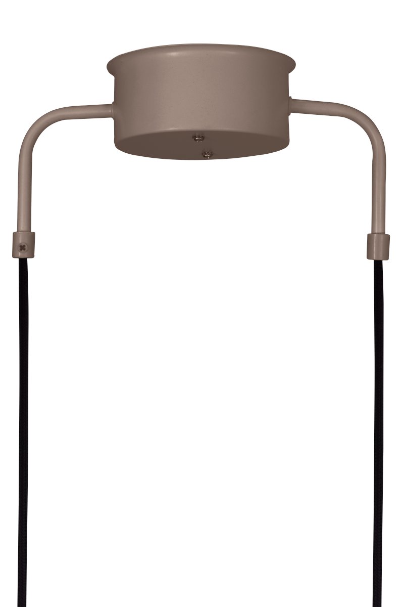 Curve 165cm Brun taklampa från Globen Lighting - Pendeln &auml;r tillverkad i mattlackerad metall med fem sk&auml;rmar och levereras med tv&aring; 200 cm textilkablar samt matchande takkopp.