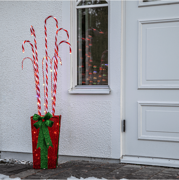 Candycane Box Röd från Star Trading - T&auml;ltpinnar och buntband medf&ouml;ljer f&ouml;r enkel montering och fasts&auml;ttning.