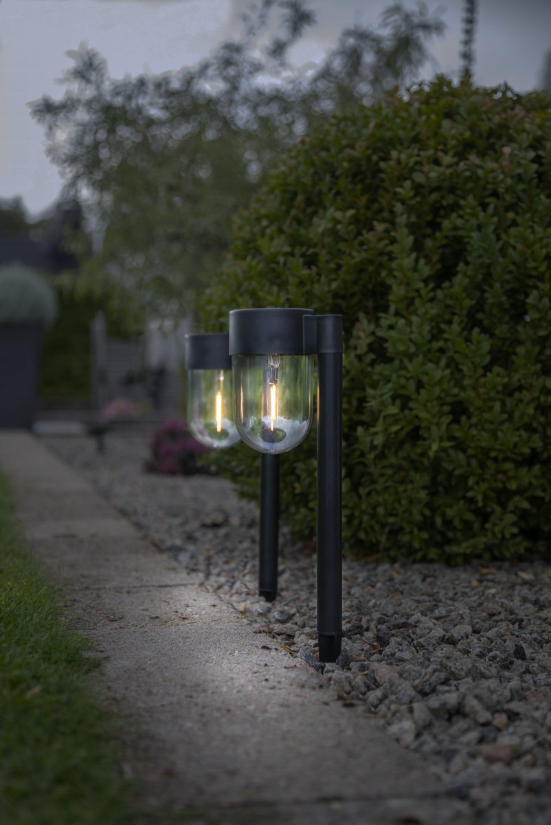 Cupola 2-p Svart solcellslampa från Star Trading - Solcellsbelysningen Cupola &auml;r ett 2 pack g&aring;ngbelysning med en h&auml;ngande kupolformat glas gjort av akryl.