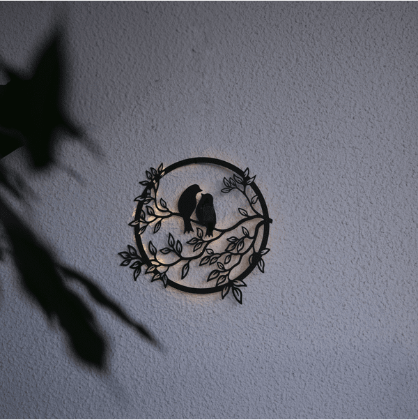 Love Birds Svart solcellslampa från Star Trading - Soldriven dekoration f&ouml;r v&auml;ggmontering av metall.