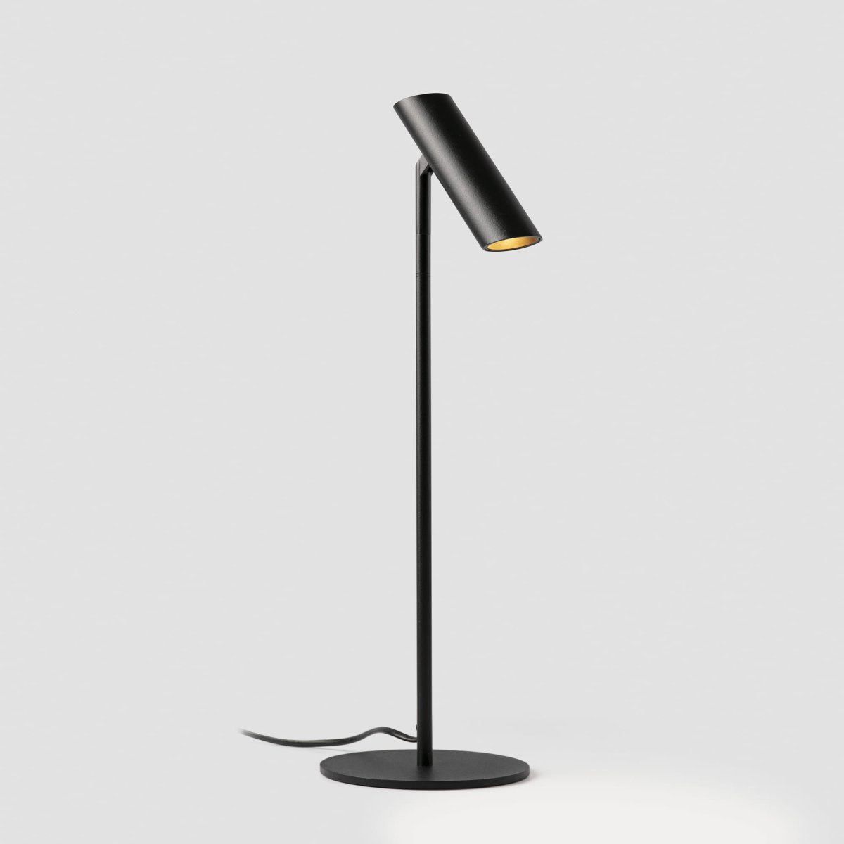 Leo 48cm Svart skrivbordslampa från Faro Barcelona - Leo &auml;r en svart bordslampa med integrerad LED som kombinerar m&aring;ngsidighet med modern design.
